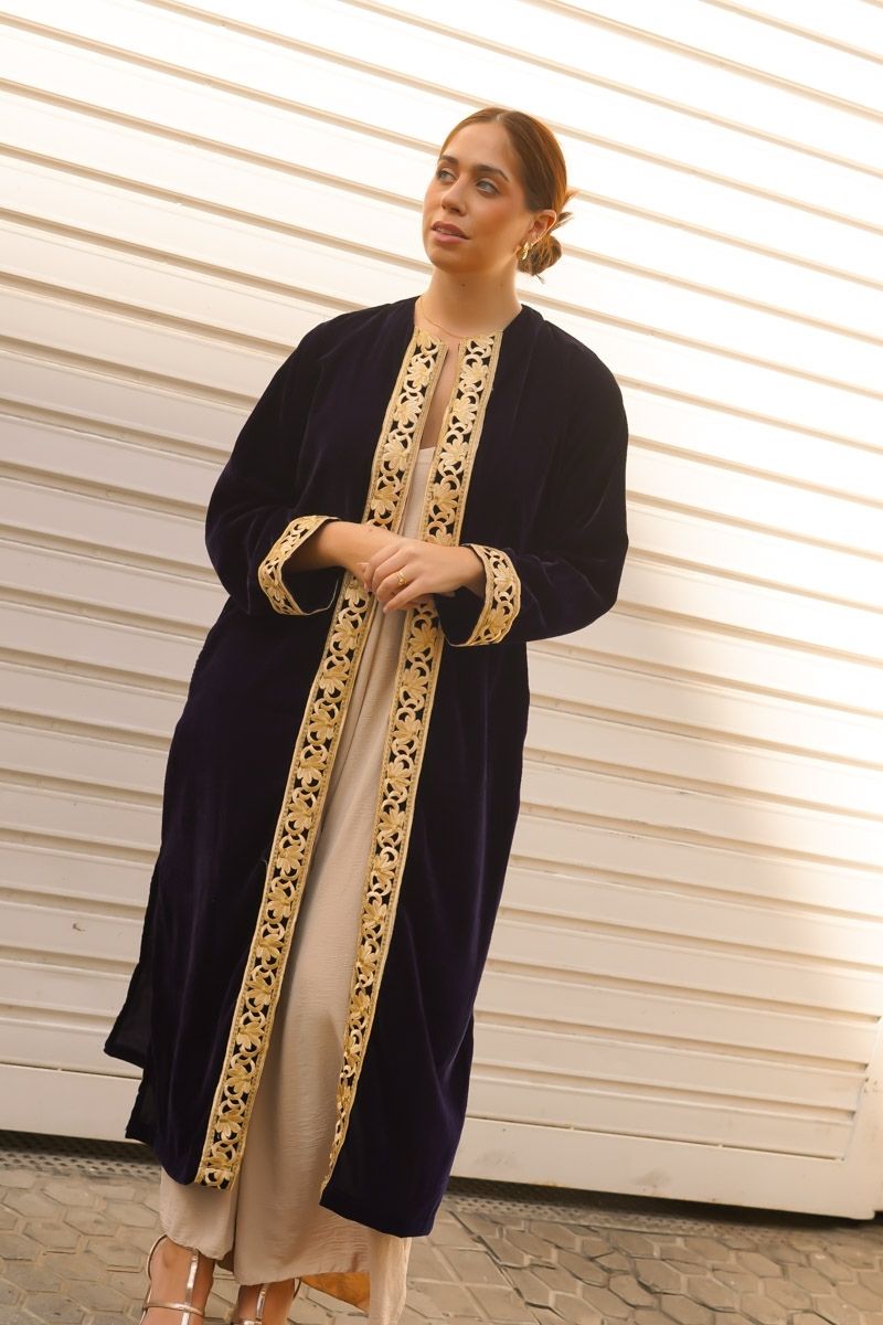 Kimono Negro Cenefa Dorada