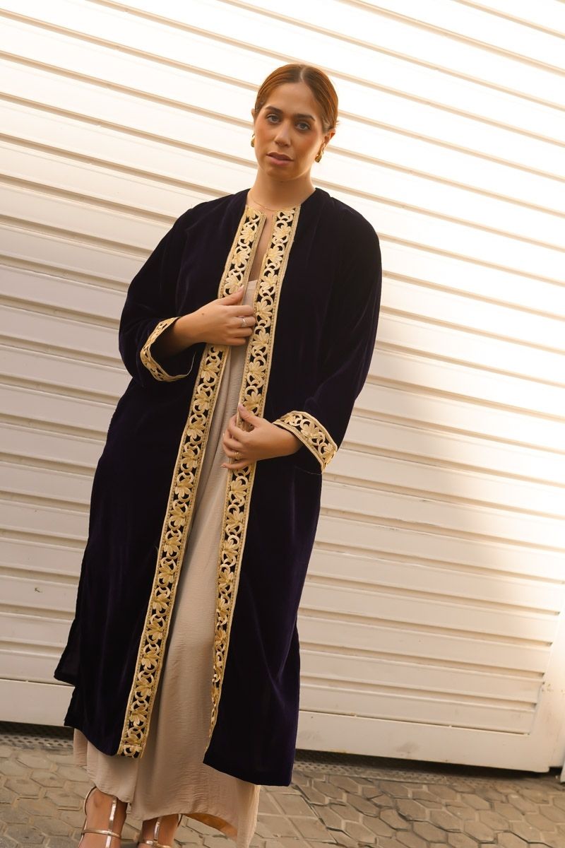 Kimono Negro Cenefa Dorada - Imagen 2