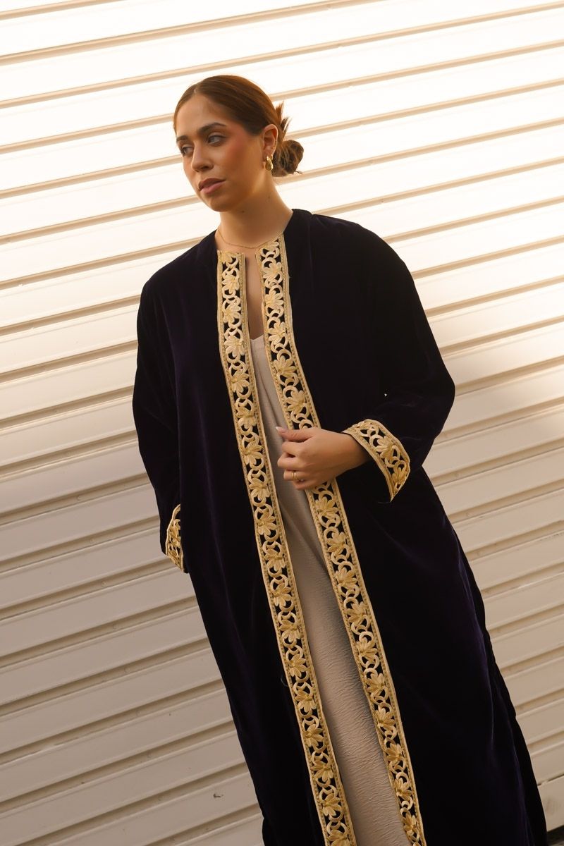 Kimono Negro Cenefa Dorada - Imagen 3