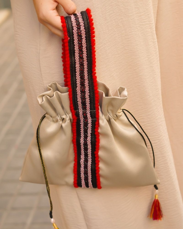 Bolso Dorado Cenefa Roja