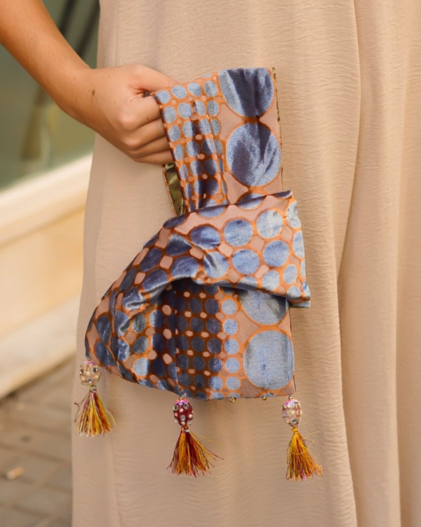 Bolso Azul Pompones
