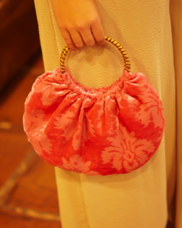 Cartera Rosa Bebe Aro Dorado