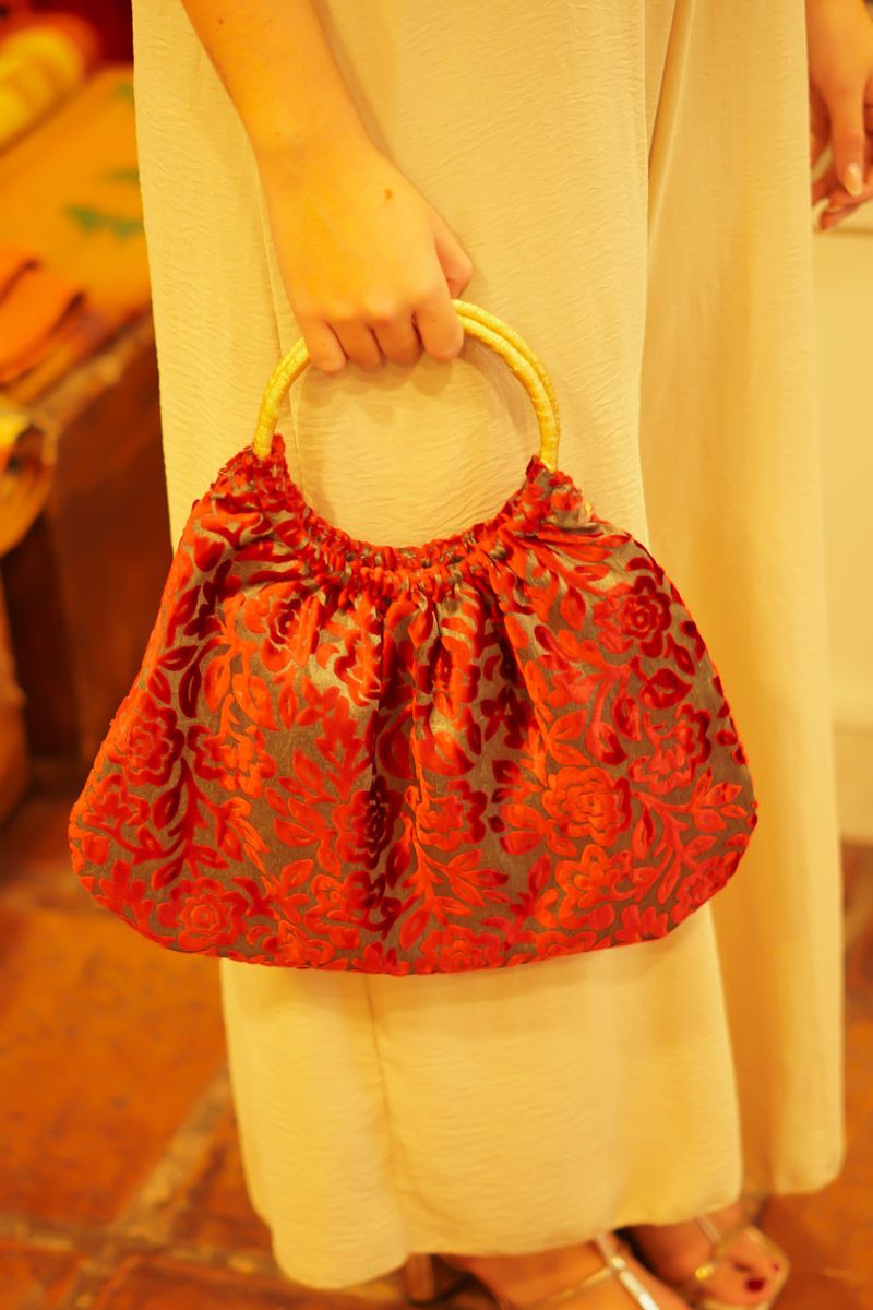 Cartera Rojo Aro Dorado