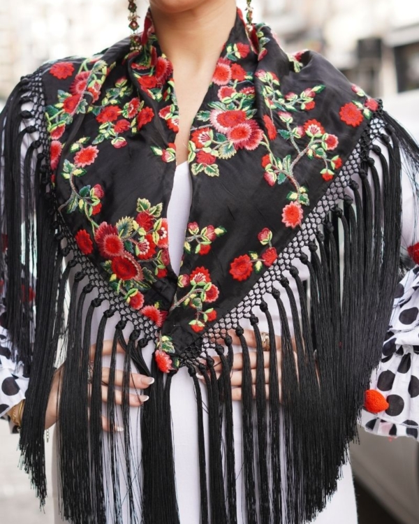 Mantoncillo Flamenca Azabache Flores