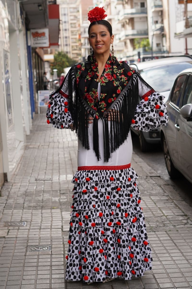 Mantoncillo Flamenca Azabache Flores - Imagen 3