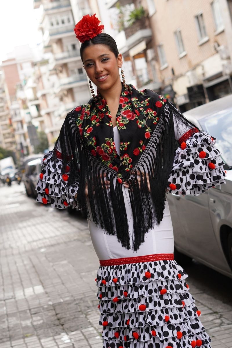 Mantoncillo Flamenca Azabache Flores - Imagen 4