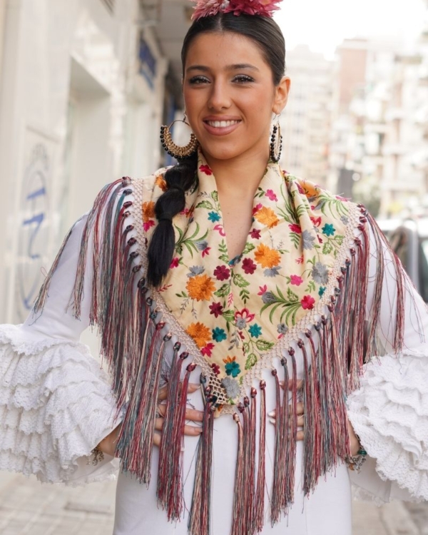 Mantoncillo Flamenca Flores Beige