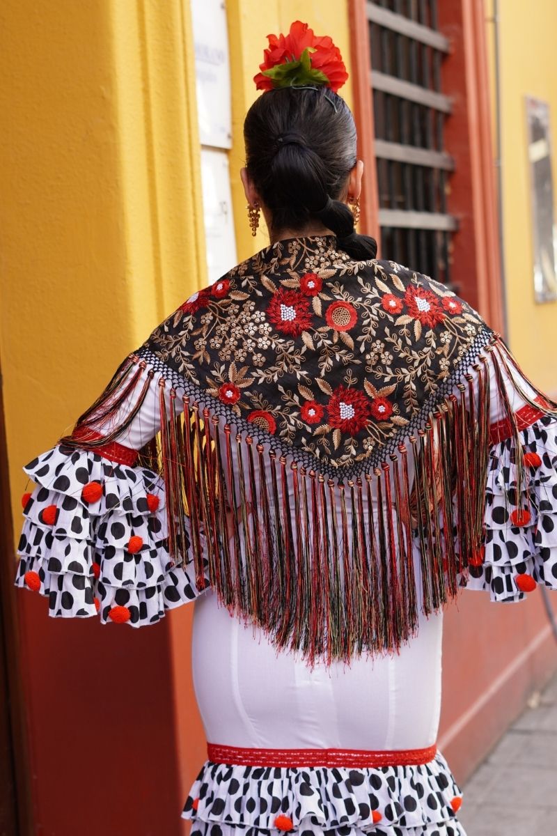 Mantoncillo Flamenca Flores Rojas - Imagen 5